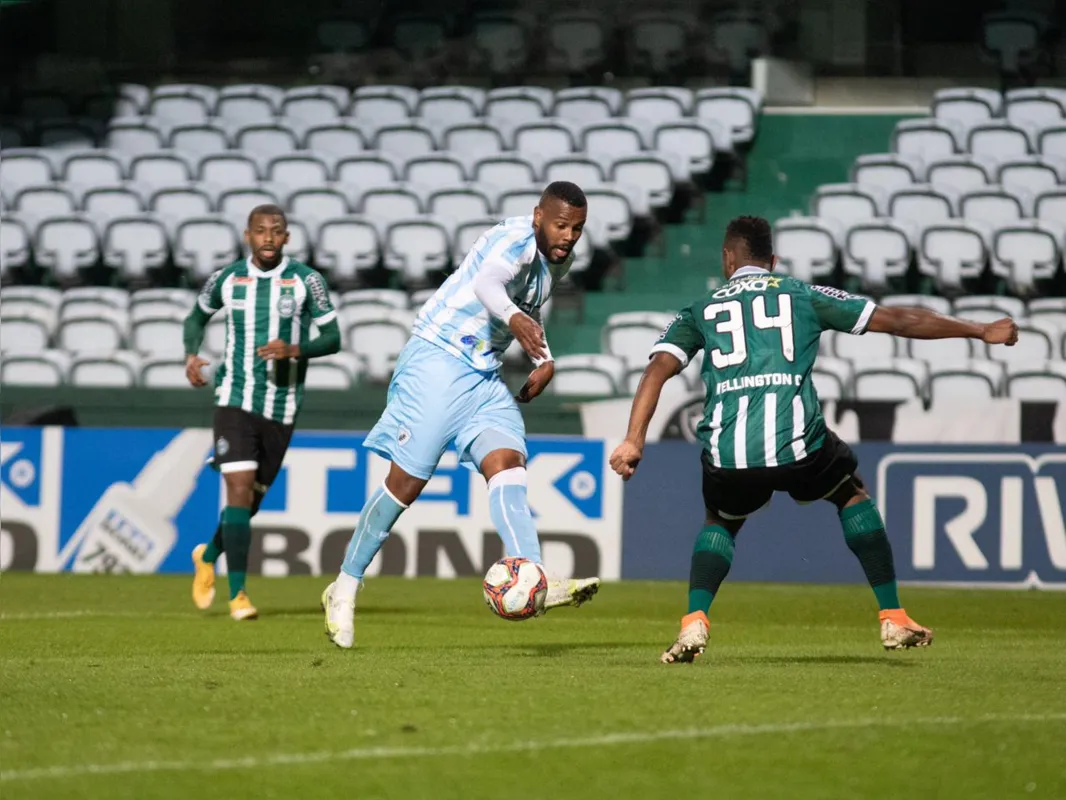 Em baixa, Adenílson pode perder a titularidade no Londrina no jogo com o Botafogo