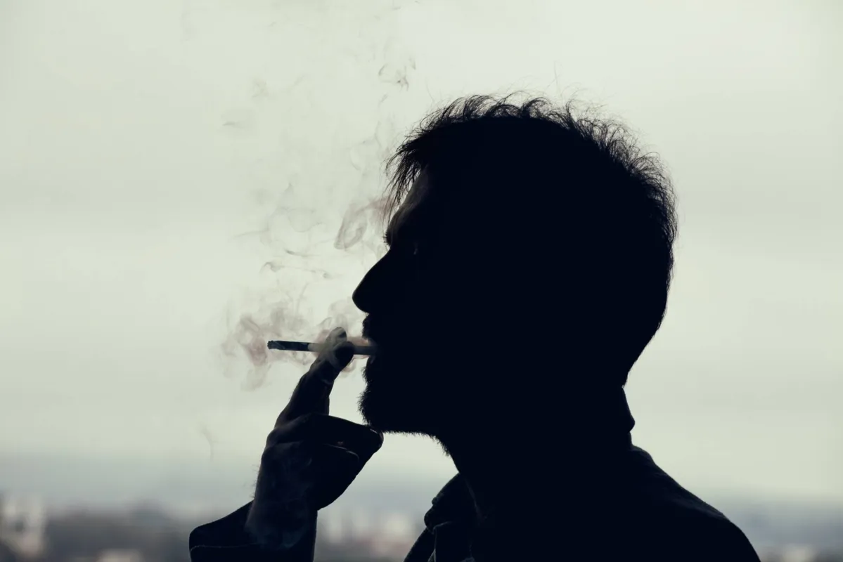 Imagem ilustrativa da imagem Fumantes têm maior risco de desenvolver quadro grave de Covid