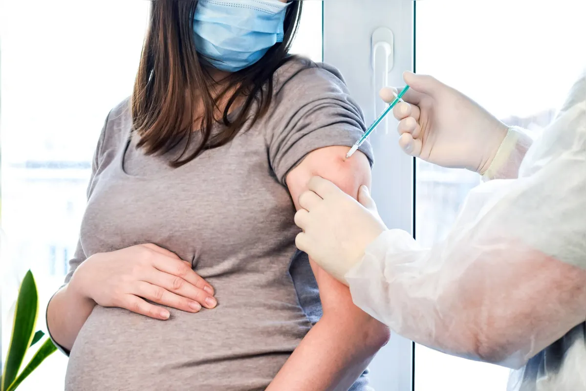 Imagem ilustrativa da imagem Gestantes sem comorbidades podem agendar vacinação em Londrina