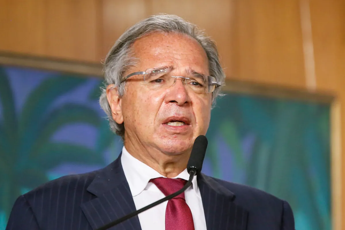 Imagem ilustrativa da imagem Guedes prepara mudança tímida na tabela do IR