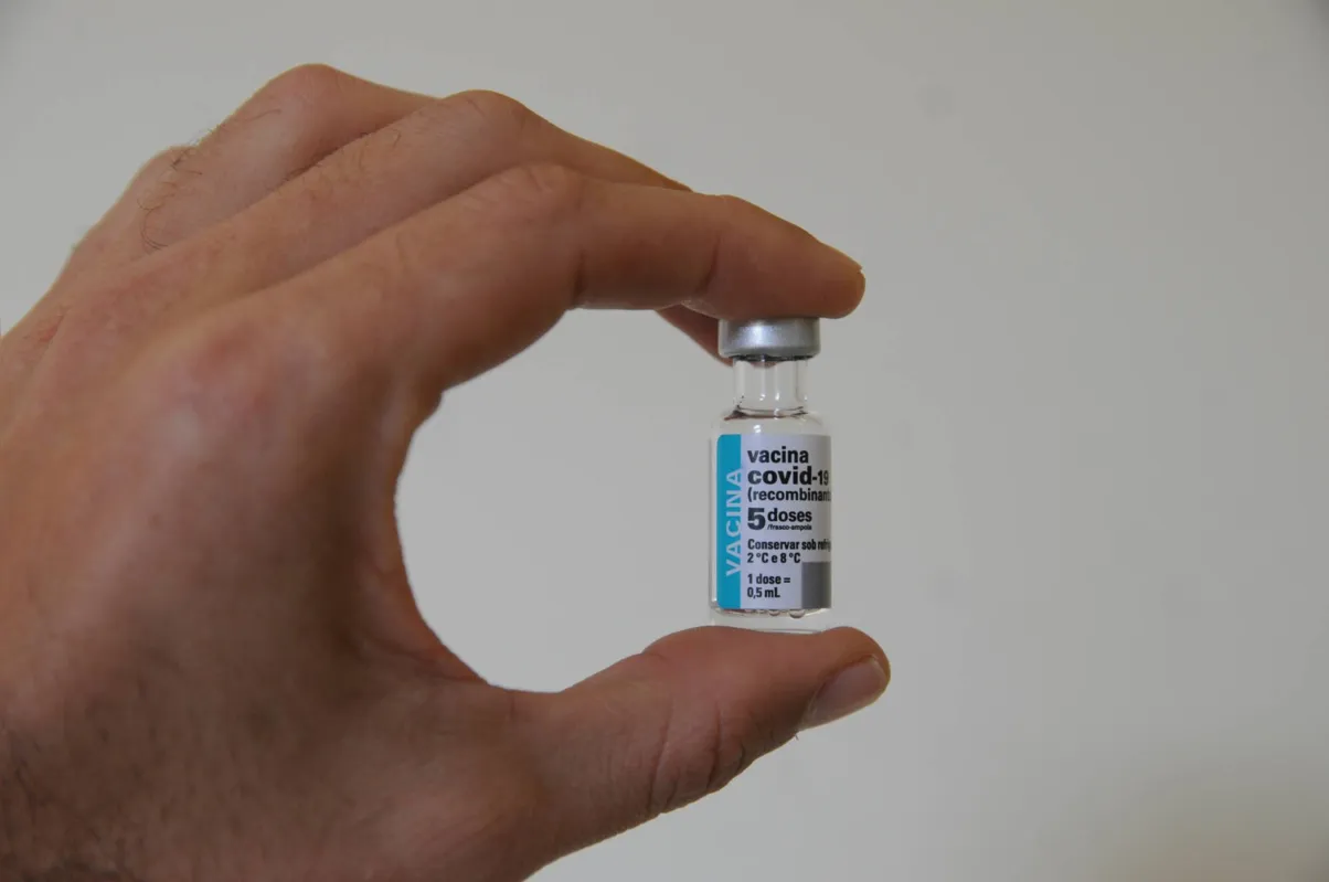 Imagem ilustrativa da imagem Infectologista do HU alerta que imunização só é garantida após segunda dose