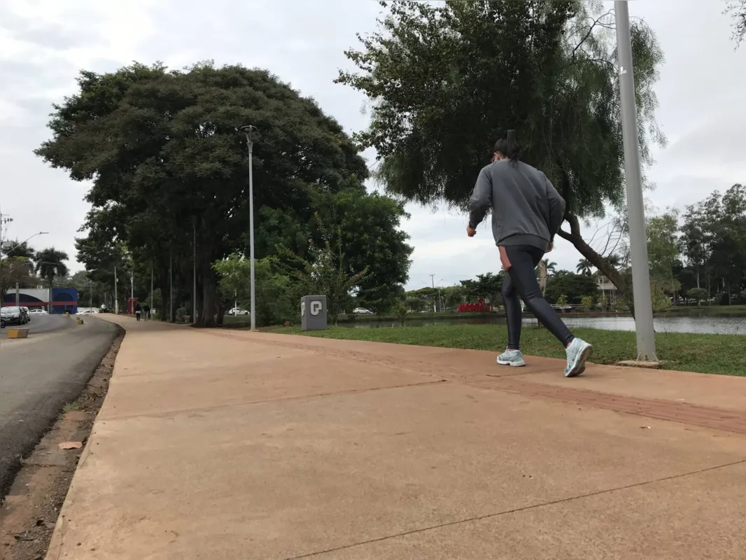 Imagem ilustrativa da imagem Inverno chega com céu nublado em Londrina