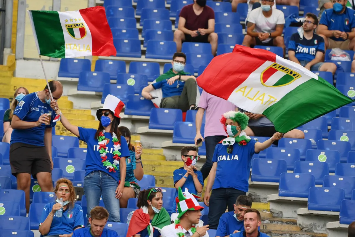 Imagem ilustrativa da imagem Itália vence País de Gales e as duas seleções se classificam na Euro