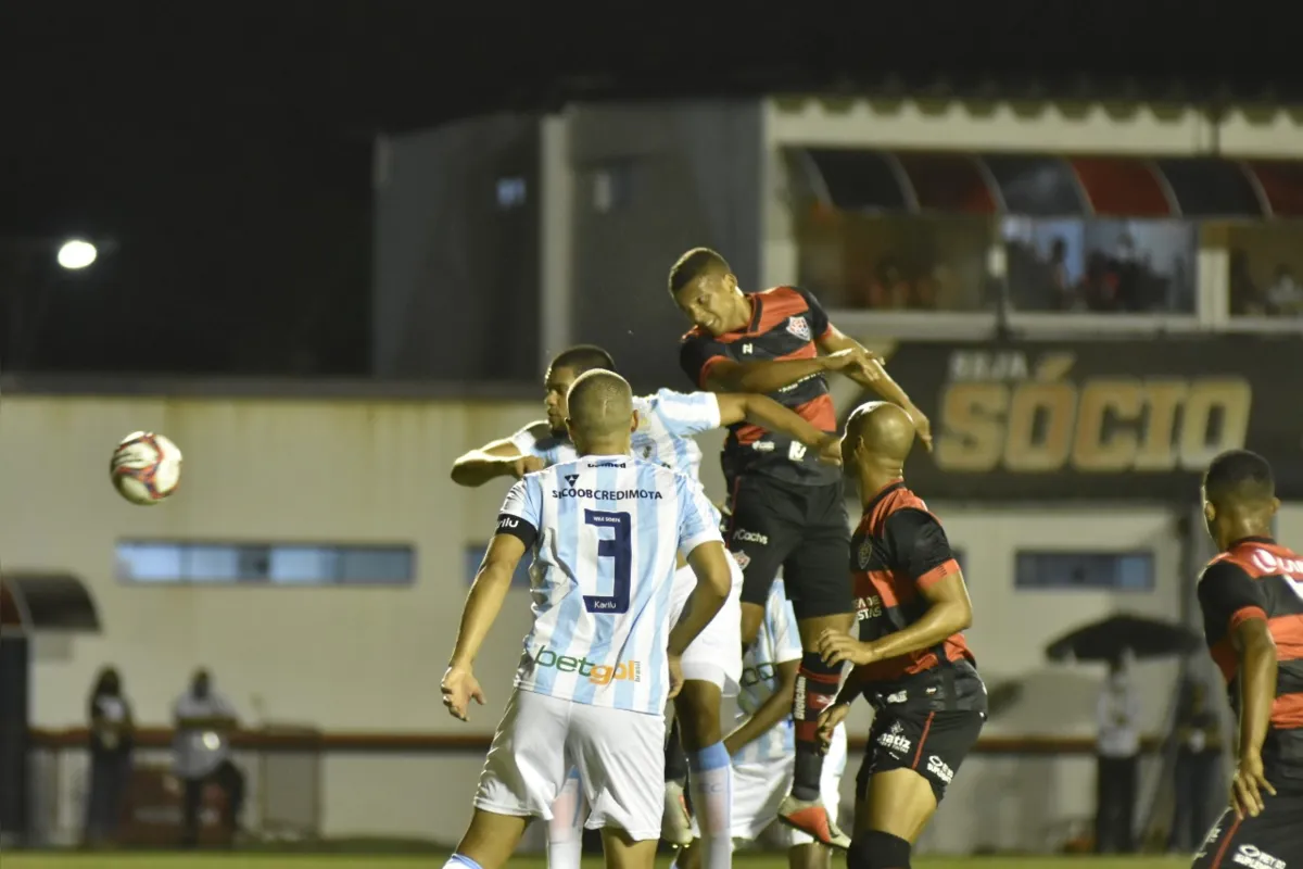 Imagem ilustrativa da imagem Londrina desencanta e vence o Vitória de virada na Série B