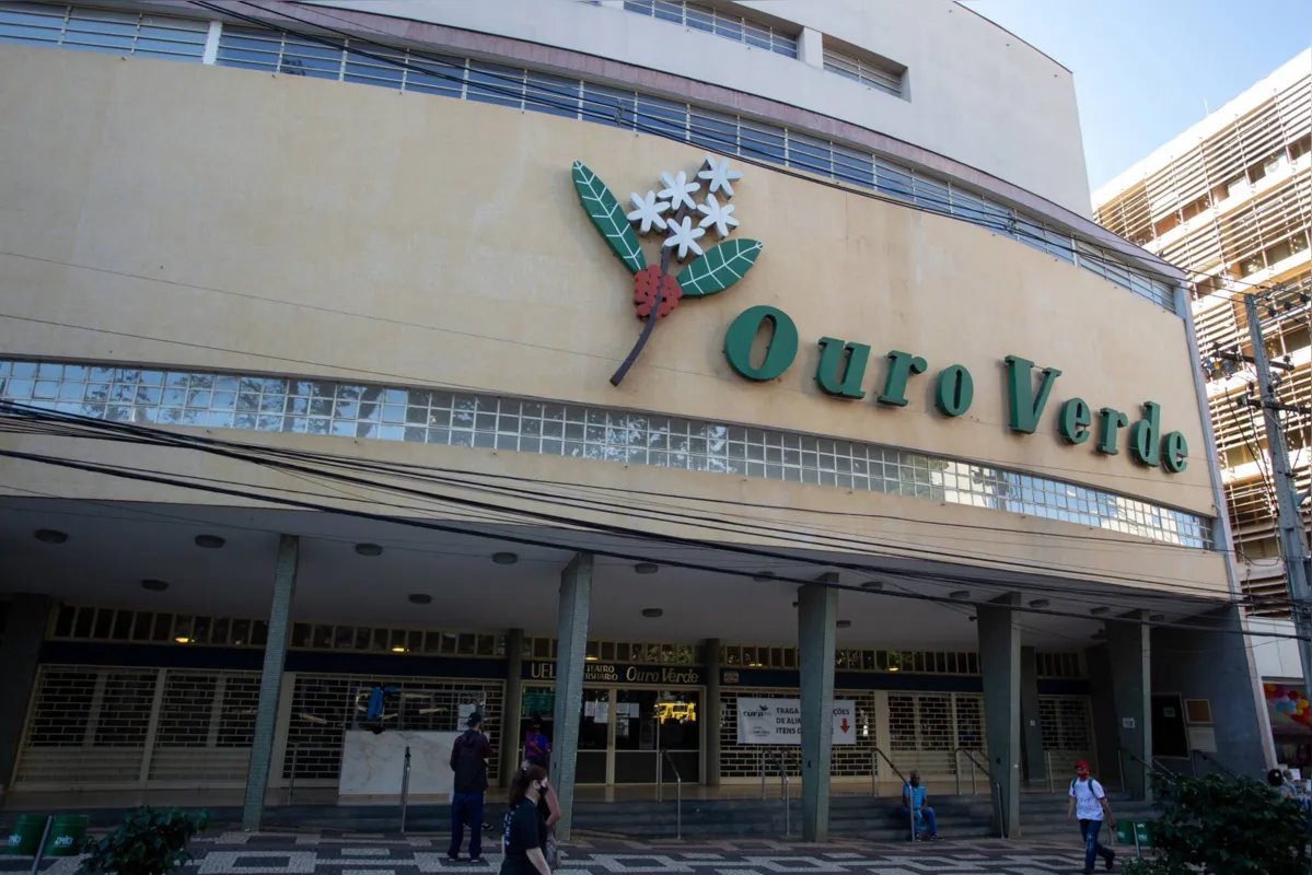  O imponente Cine-Teatro Ouro Verde também poderia ser incluído na lista do Iphan, segundo o presidente do  Conselho de Arquitetura e Urbanismo do Paraná 