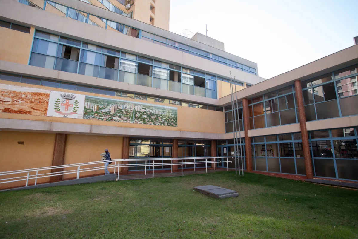 Concebido para abrigar a Casa da Criança, o prédio que abriga hoje a Secretaria Municipal de Cultura é outro marco importante da arquitetura moderna