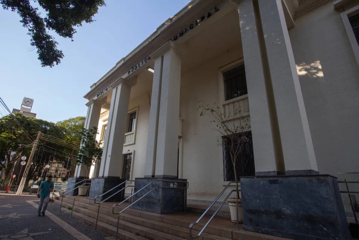 O prédio do antigo Fórum, onde está instalada a Biblioteca Pública,  é um bem tombado pelo município de Londrina