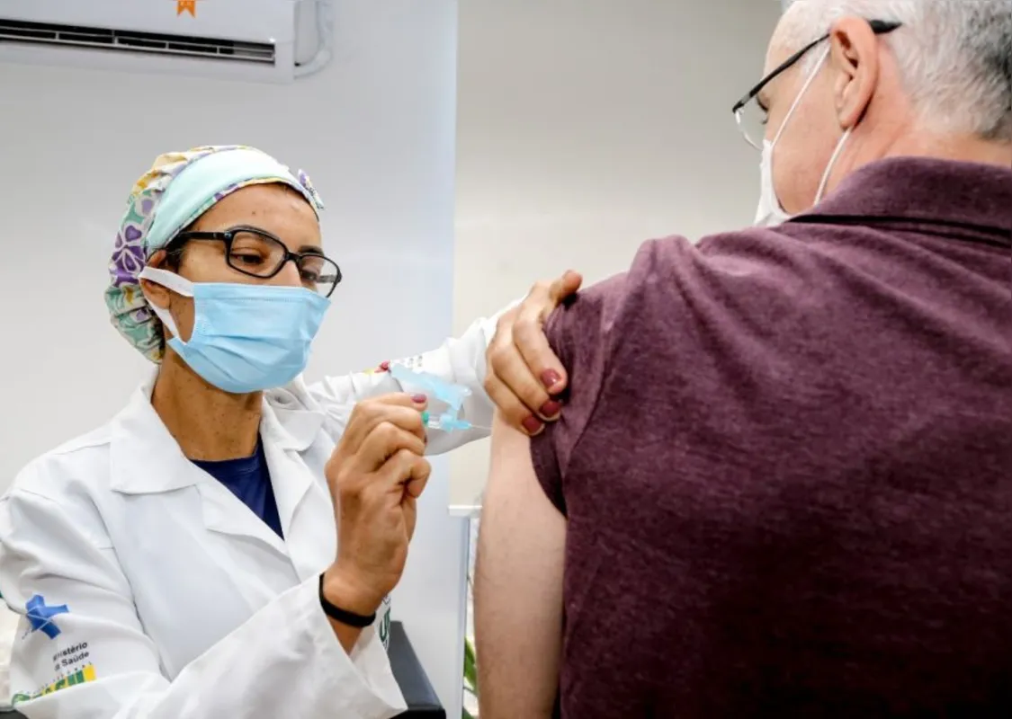 A Secretaria de Saúde de Maringá vai iniciar a vacinação contra a Covid-19 para a população geral de 59 anos nesta segunda-feira (7). 