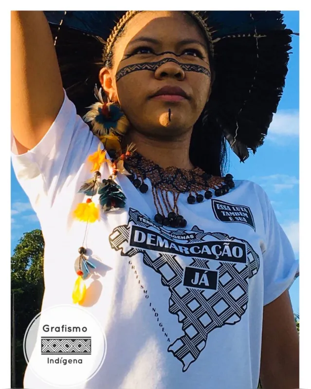 Imagem ilustrativa da imagem Mulher indígena cria marca de camisetas e ganha o mundo com suas estampas