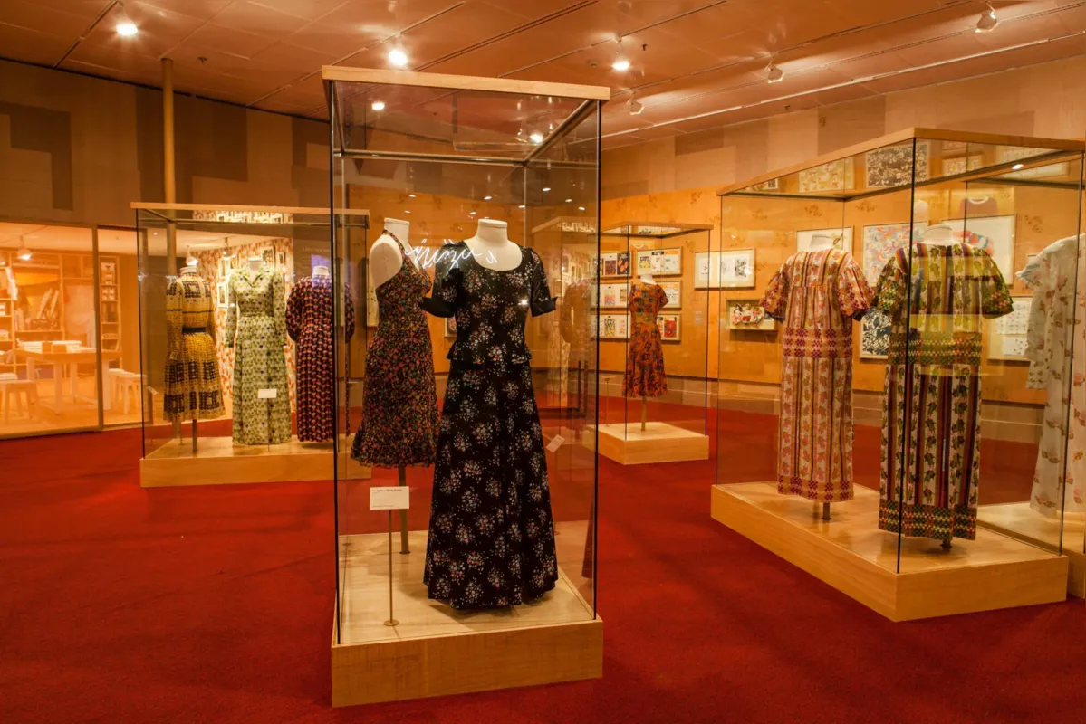 A moda criada por Zuzu Angel também foi considerada revolucionária para o período e tinha a marca da brasilidade