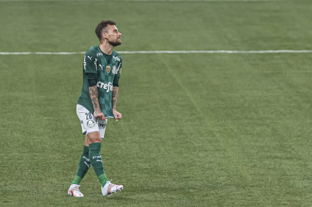 Imagem ilustrativa da imagem Palmeiras afasta Lucas Lima após atleta ser flagrado em festa clandestina
