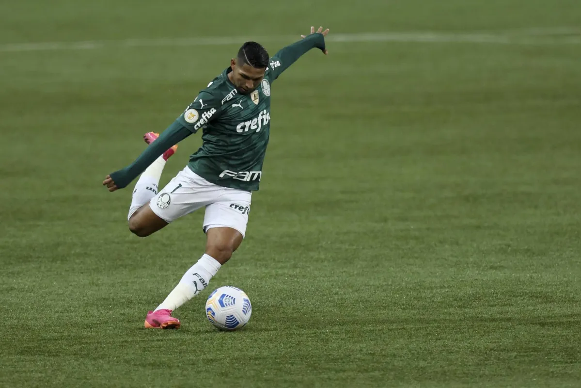 Ausente na última partida, Rony volta ao ataque do Palmeiras diante do Sport