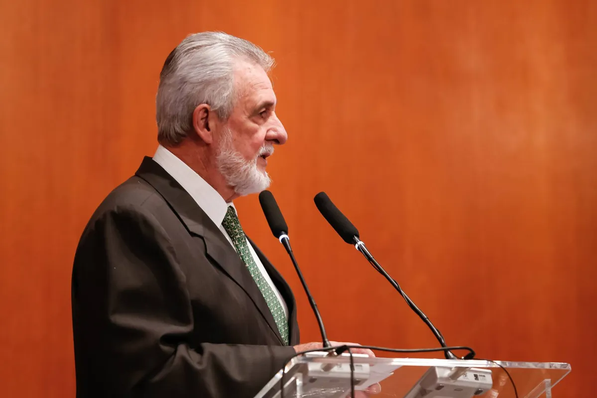 Segundo Carlos Melles, presidente do Sebrae,"é fundamental que a vacina seja acelerada e que sejam criadas novas políticas que amparem os empreendedores"