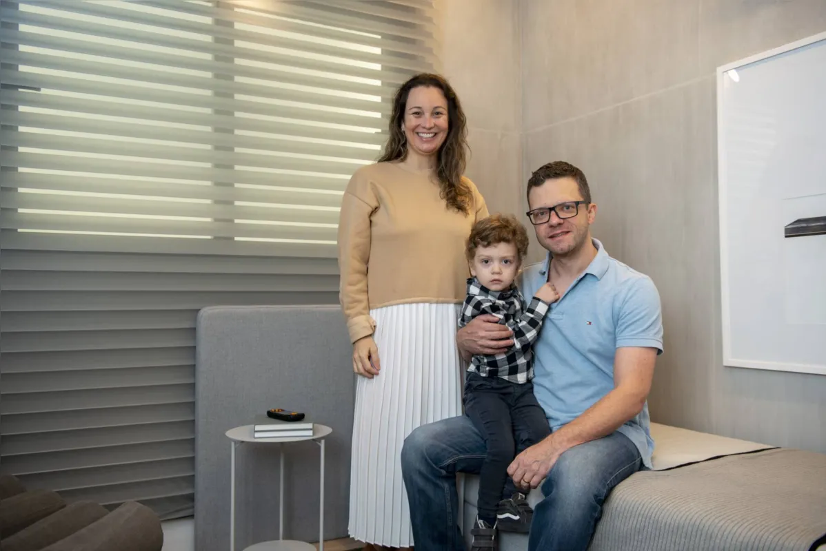 Cristiane Vicentin e Pedro Sekles de Morais com o filho