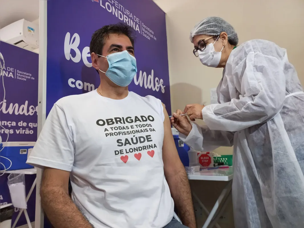 Prefeito tem 49 anos, idade contemplada a partir desta semana