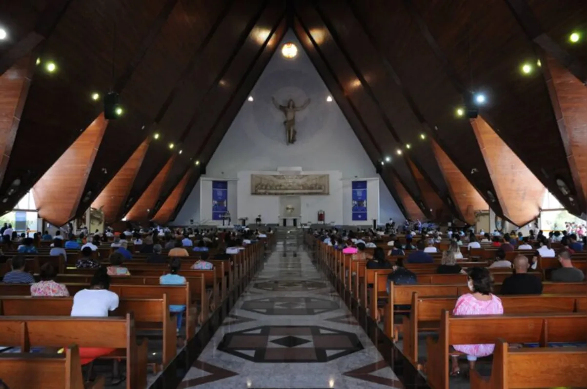 Imagem ilustrativa da imagem Prefeito regulariza funcionamento de igrejas em Londrina até 22h