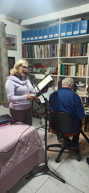 A cantora Marli Tomal também gravou uma música para o projeto Ópera Mundi