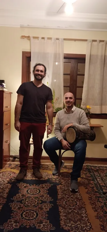 Osório Perez com o sírio Feras Orfoli que gravou um vídeo para o projeto