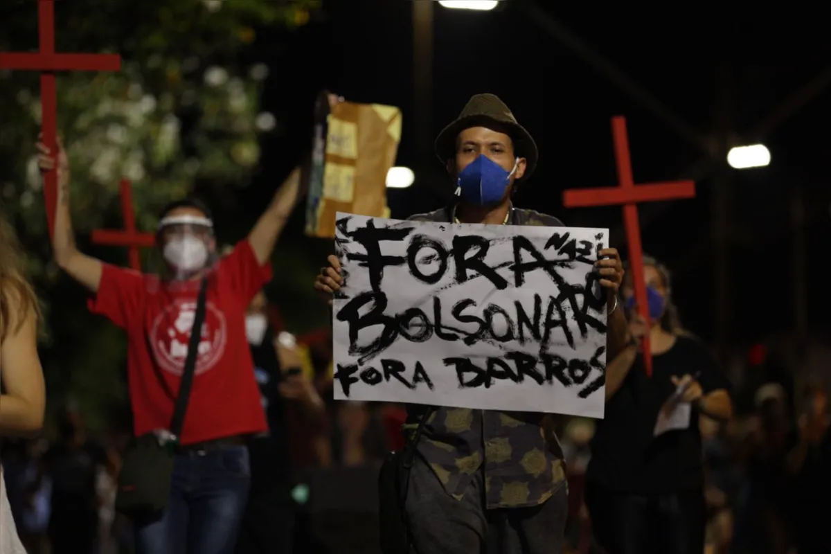No dia 29 de maio foi realizado o primeiro protesto Fora, Bolsonaro em Londrina 