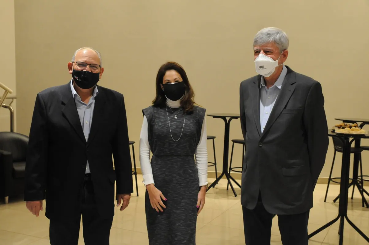 Dr. Omar Taha, Dayane Santana e Gilberto Martin