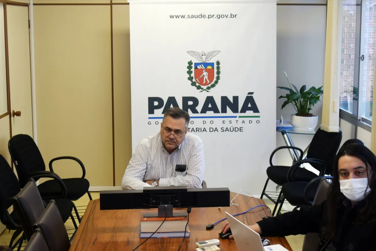 A estratégia é baseada em readequar o quantitativo de doses nas 399 cidades, com a previsão de igualar a cobertura de 80% da população adulta até o final de agosto. 