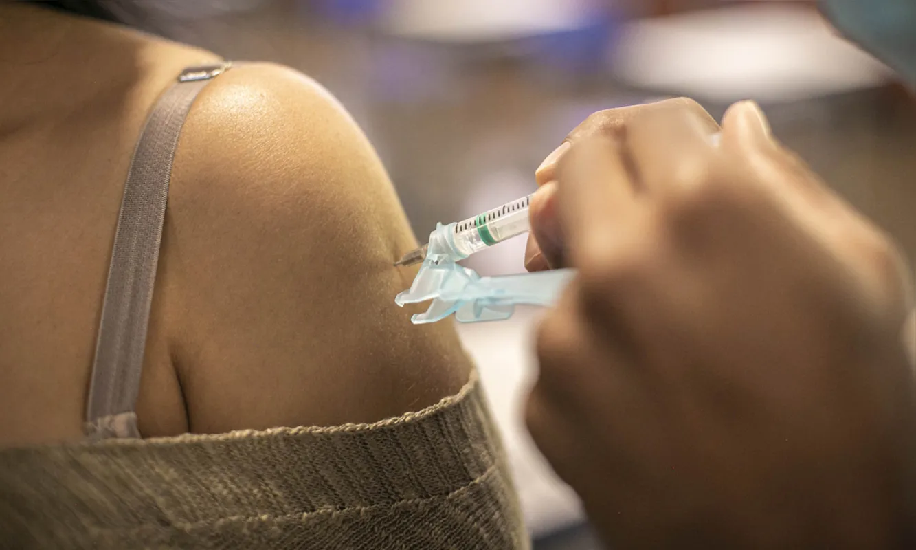 Imagem ilustrativa da imagem Servidores da UEM começam a ser vacinados nesta segunda em Maringá