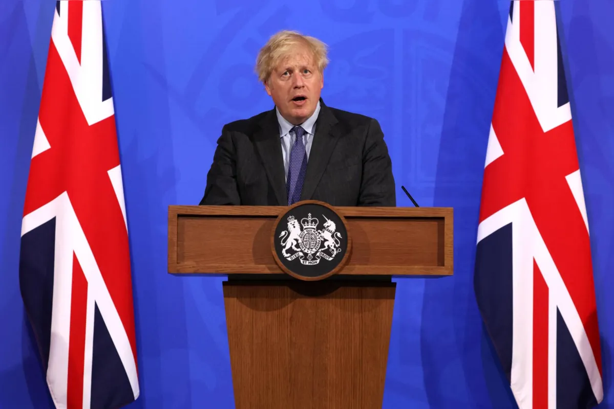 "A hora é de tirar o pé do acelerador", disse o premiê britânico, Boris Johnson