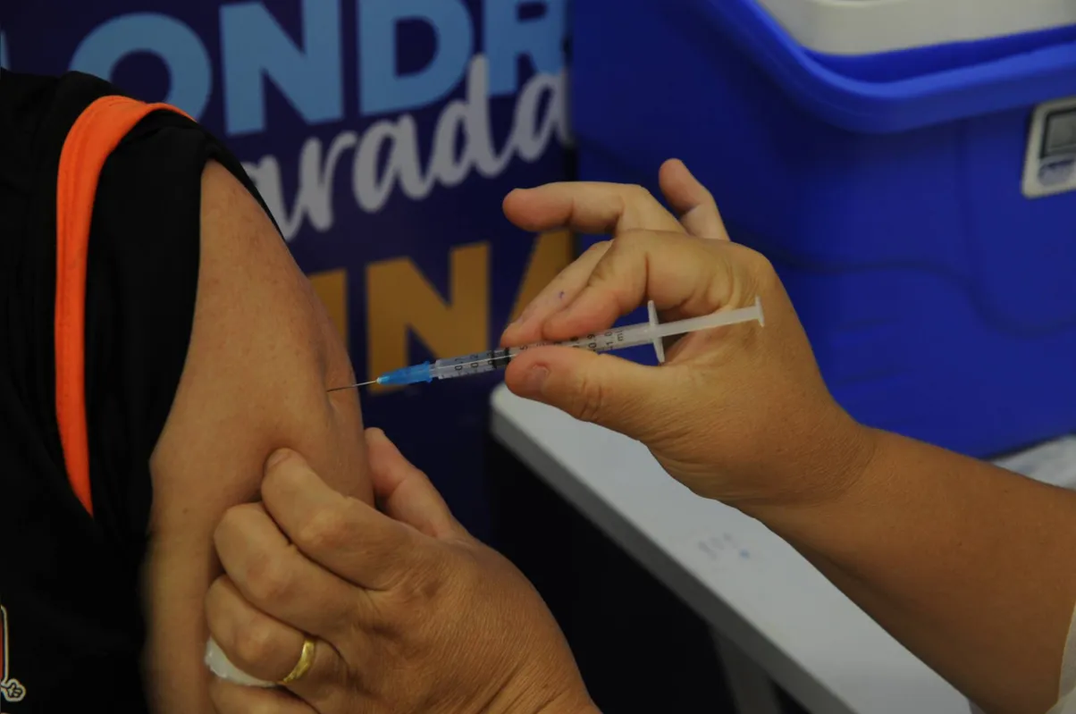 Imagem ilustrativa da imagem Vacina contra Covid: Londrina anuncia agendamento para pessoas com 47 anos ou mais