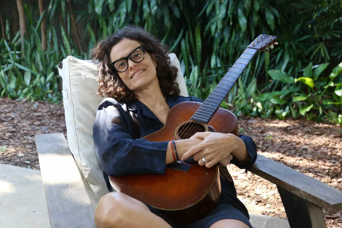 Imagem ilustrativa da imagem Zélia Duncan transforma em música as dores da pandemia