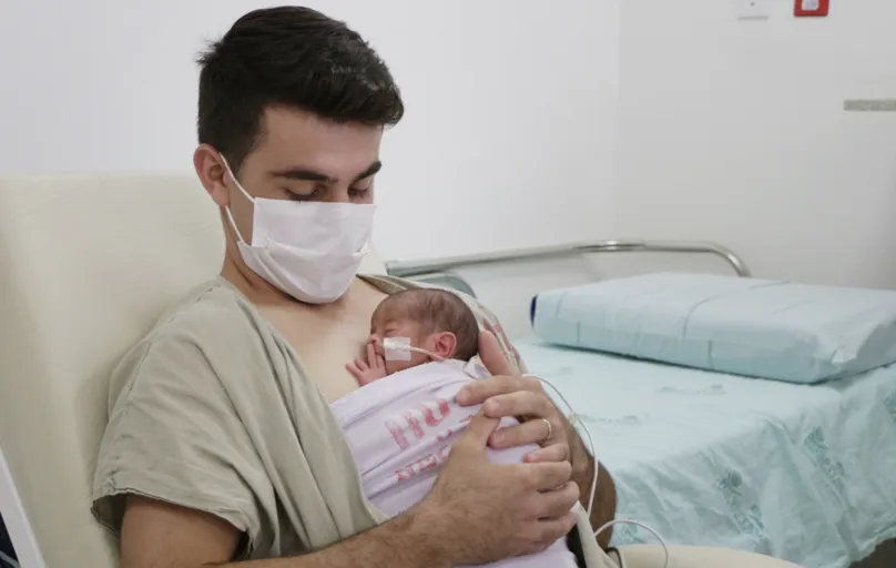 Robson Morais com um dos gêmeos, que nasceram prematuros:  É uma excelente ala, que vai fazer a diferença na vida de muitas pessoas mesmo”
