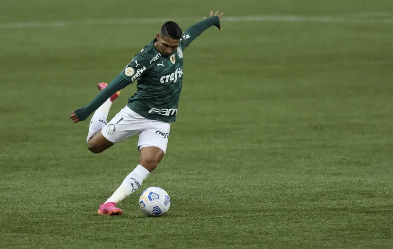 Ausente na última partida, Rony volta ao ataque do Palmeiras diante do Sport