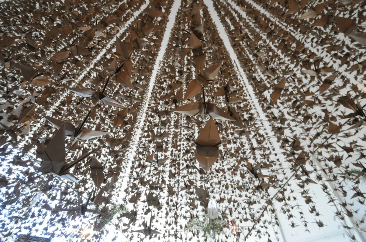 Imagem ilustrativa da imagem 32 mil tsurus dourados para conscientizar sobre câncer infantojuvenil