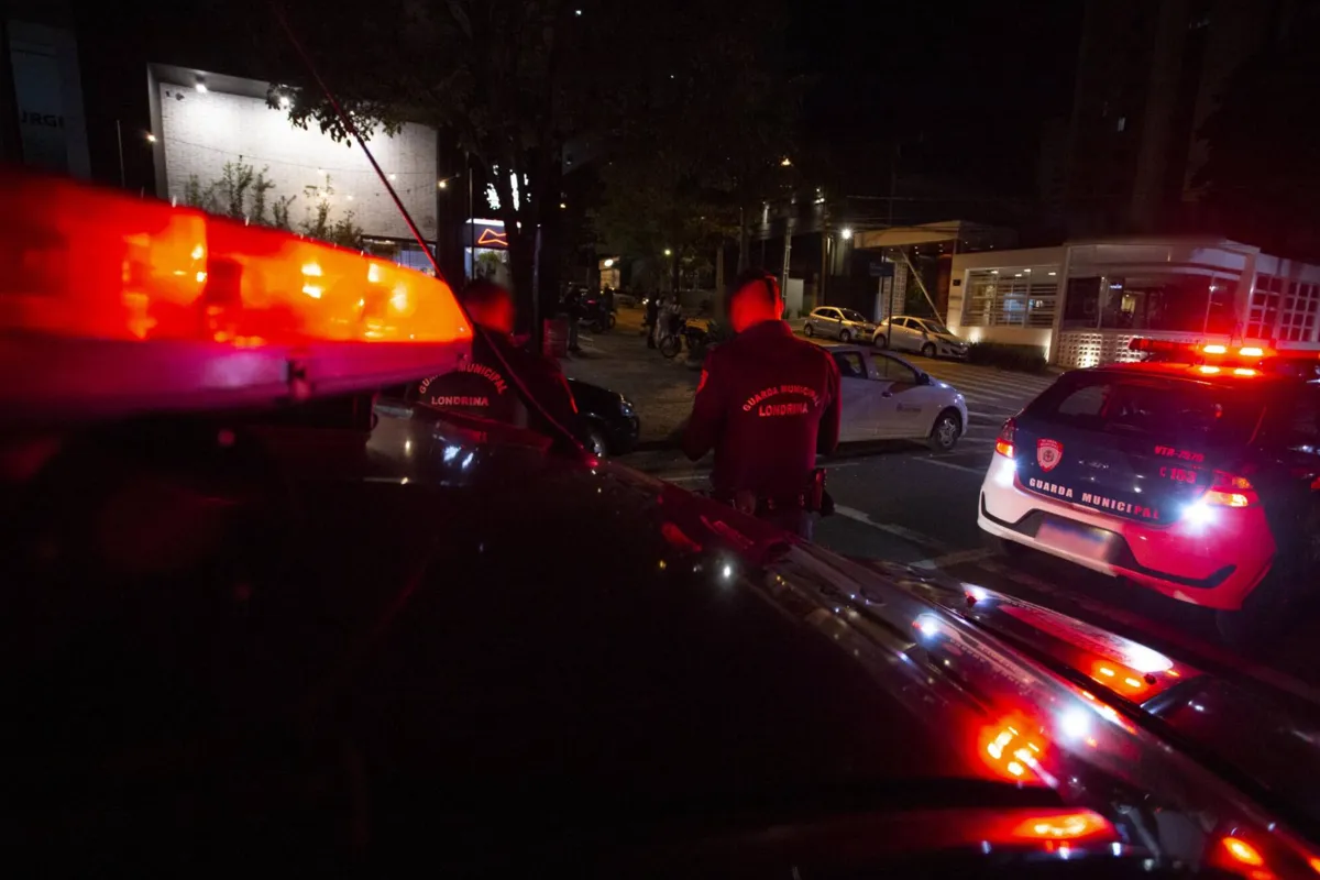 Operação contra aglomerações na Rua Paranaguá