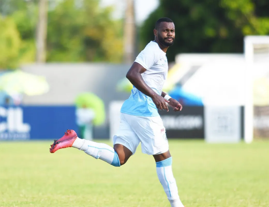 Imagem ilustrativa da imagem Adenílson troca o Londrina por futebol árabe