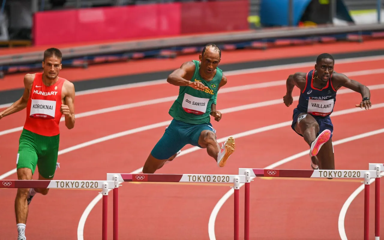 Imagem ilustrativa da imagem Alison conquista o bronze nos 400 m com barreiras