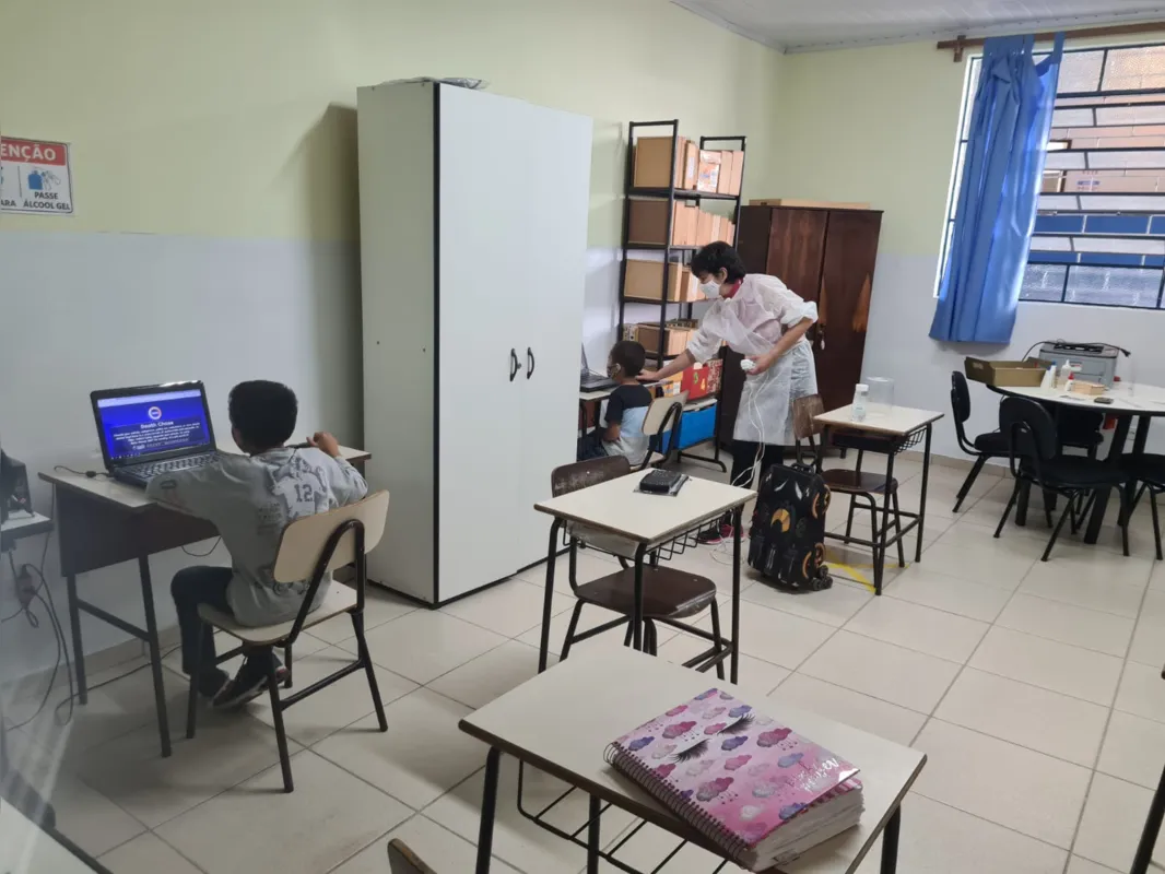 Imagem ilustrativa da imagem Alunos retornam às salas de aula no Norte Pioneiro