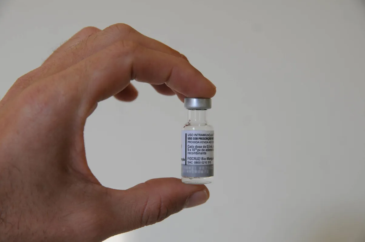 Os novos testes devem envolver 10 mil voluntários e ocorrer em cinco Estados