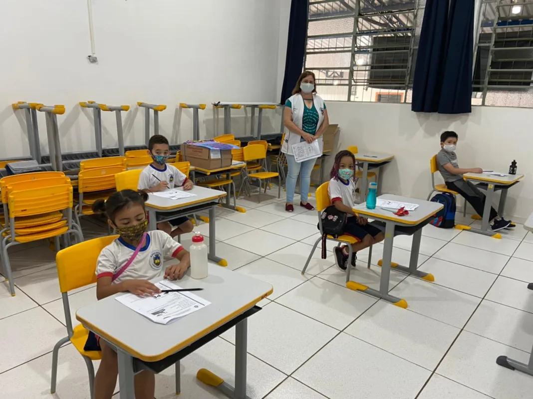 Imagem ilustrativa da imagem Apucarana retomará aulas presenciais na quarta-feira