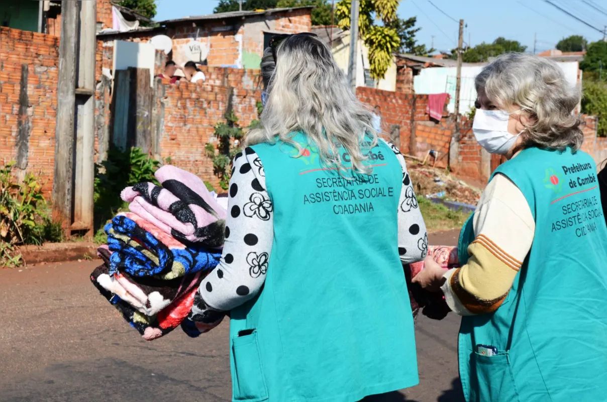Secretaria de Assistência Social de Cambé  distribuiu cerca de 480 cobertores às famílias mais vulneráveis e aos moradores em situação de rua: ações seguem até setembro