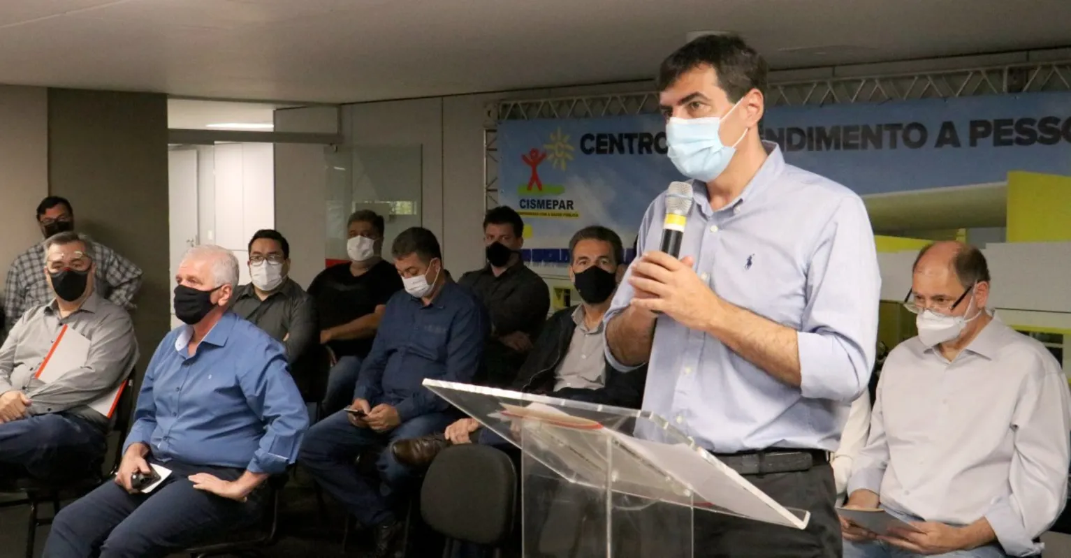 O prefeito Marcelo Belinati discursa durante solenidade de assinatura da ordem de serviço de construção do centro 