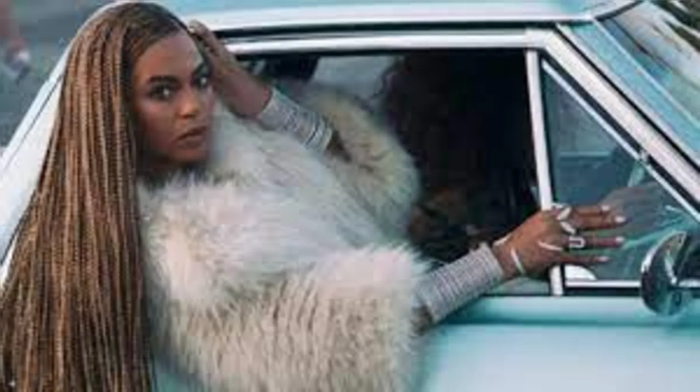 Beyoncé no clipe Formation: cantora denuncia a violência contra os negros num clima anti-polícia, segundo os críticos