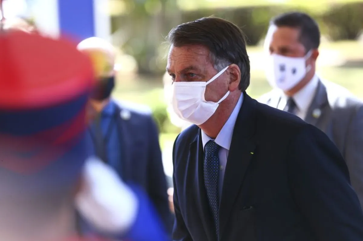 Imagem ilustrativa da imagem Bolsonaro chama imprensa para live sobre suposta fraude em eleições