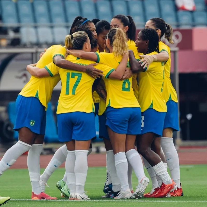 Imagem ilustrativa da imagem Brasil começa Olimpíada com pé esquerdo de Marta e goleia a China