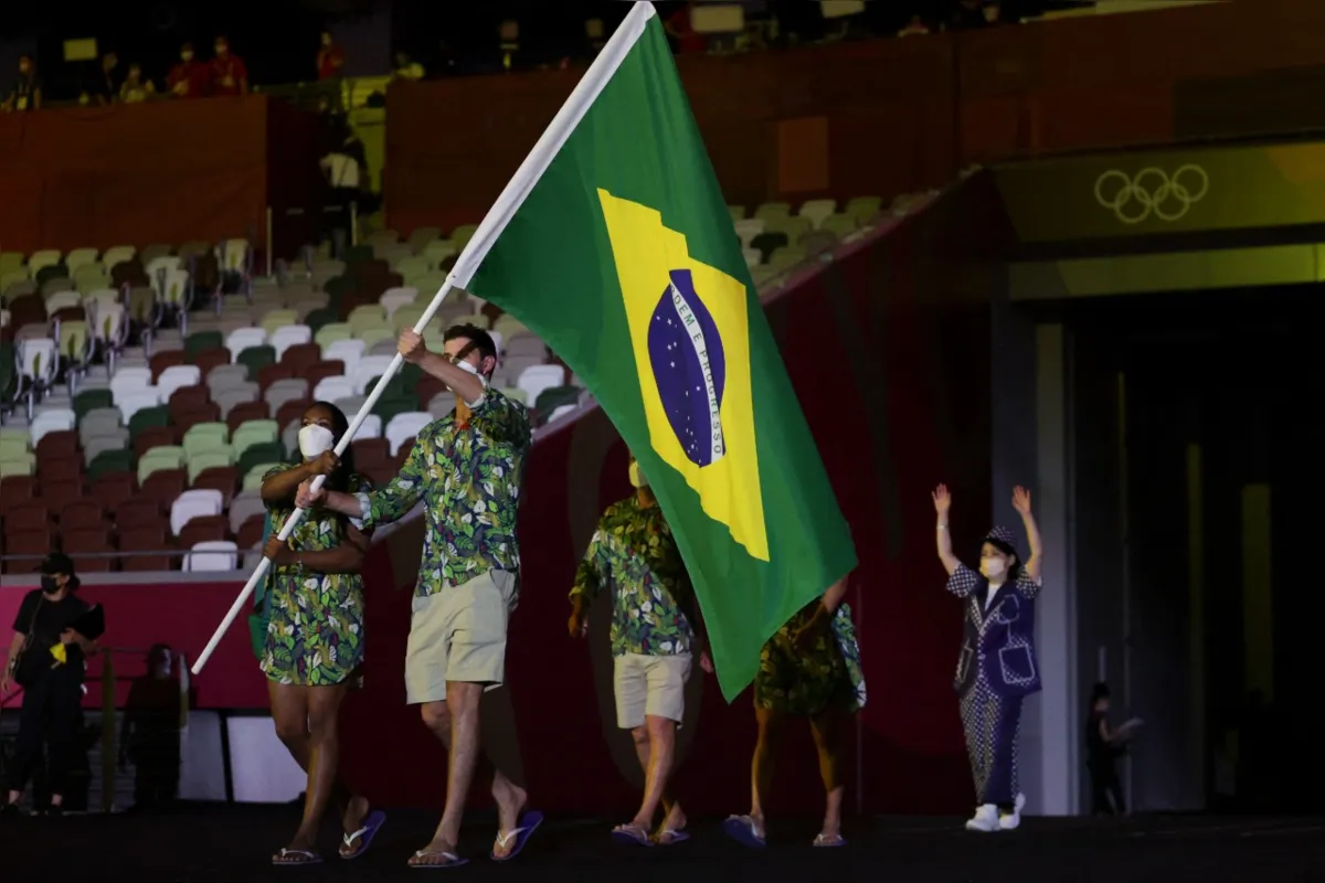 Imagem ilustrativa da imagem Brasil desfila com delegação curta na cerimônia de abertura das Olimpíadas
