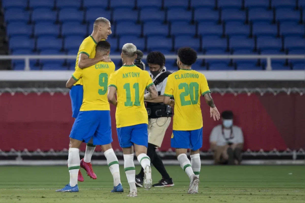 Imagem ilustrativa da imagem Brasil marca 4 na Alemanha no futebol masculino e começa bem