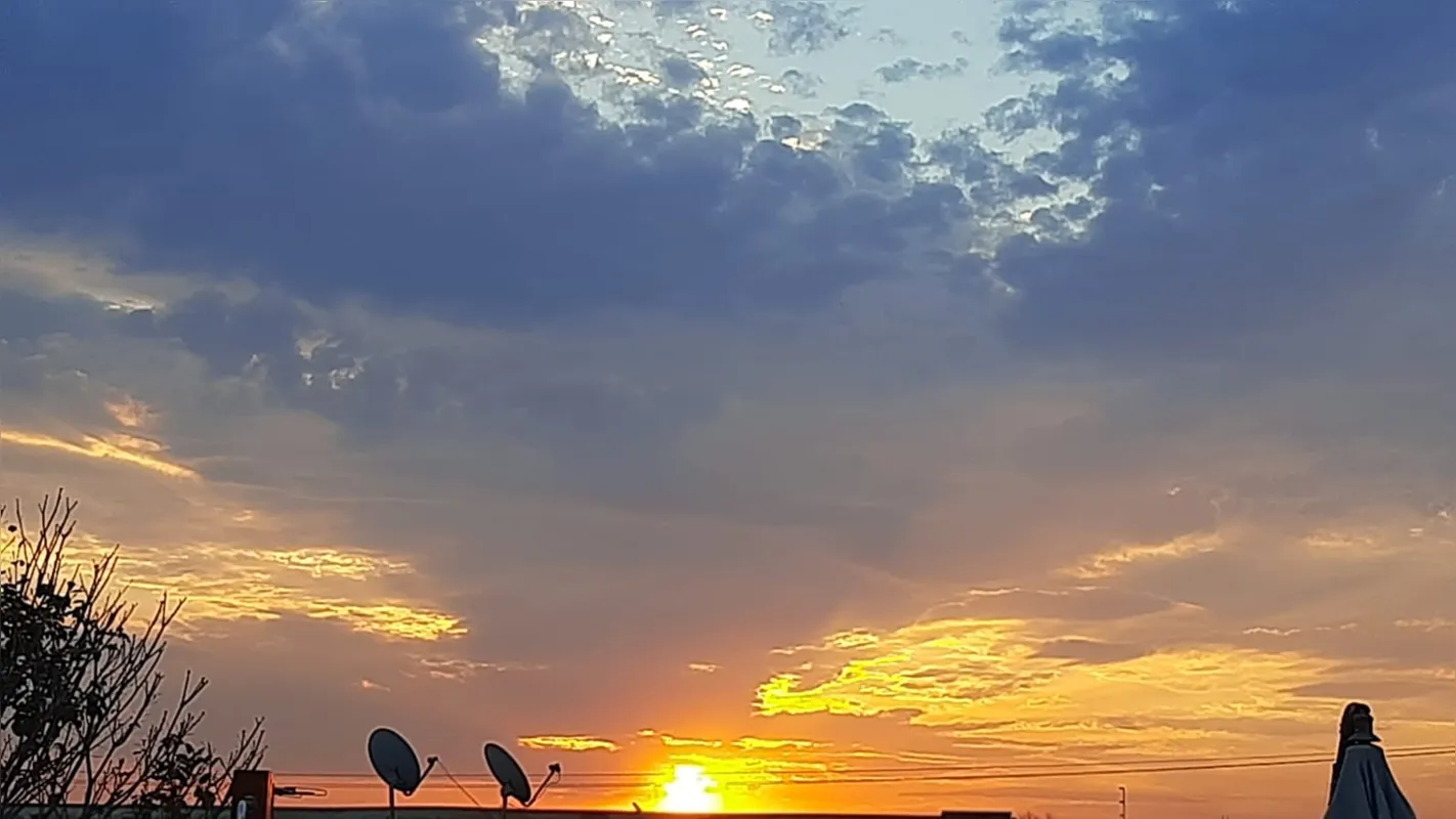 Imagem ilustrativa da imagem CIDADE FALA - Por do sol Londrinense