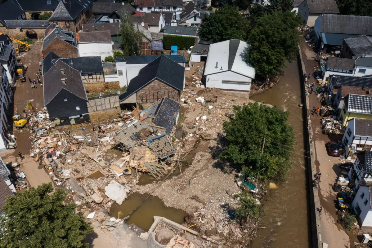 Enchentes causaram grande devastação, sobretudo na Alemanha e na Bélgica, número de mortos cresce a cada dia