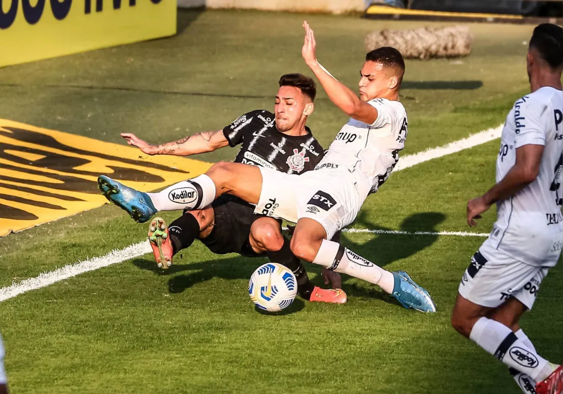 O clássico  terminou empatado por 0 a 0.