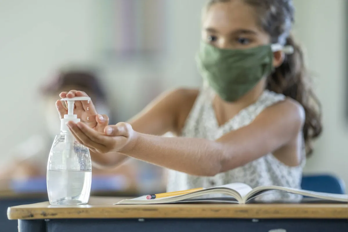 Desde segunda-feira (2), 50% dos alunos dos 4º e 5º do Ensino Fundamental voltaram às aulas presenciais na rede municipal, enquanto a outra metade deles permaneceu no ensino remoto, mas haverá revezamento