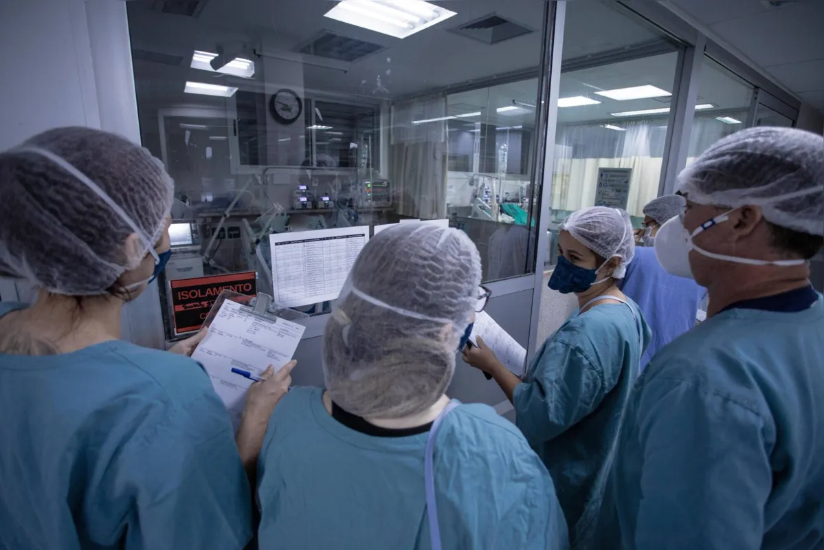 Médico intensivista diz que hoje  há um respiro nas UTIs do país em relação à Covid, mas que aumentou muito a pressão por outras demandas não Covid, que ficaram represadas durante a pandemia